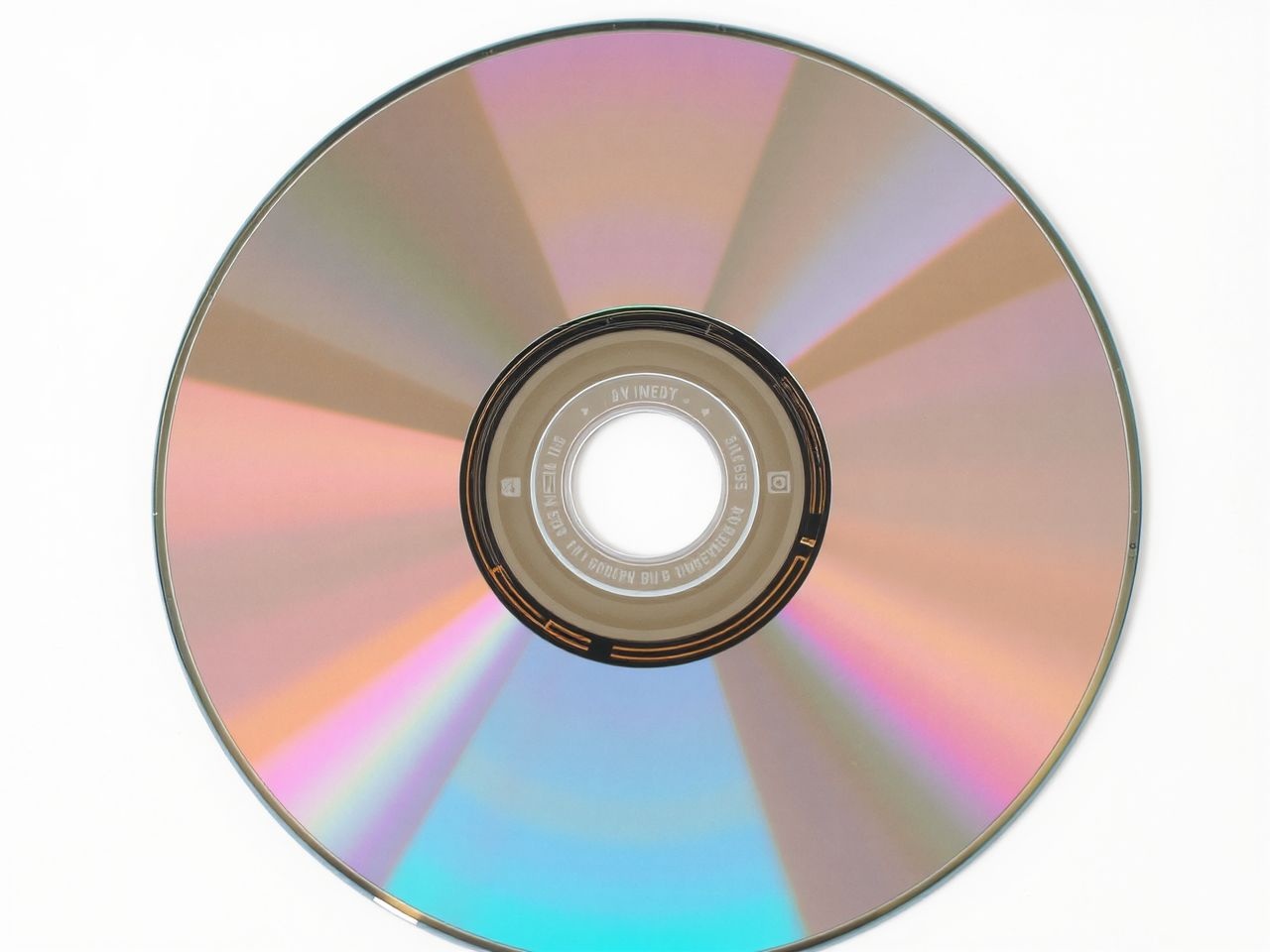 A DVD lemez több adatrétegből áll a nagyobb tárolásért.