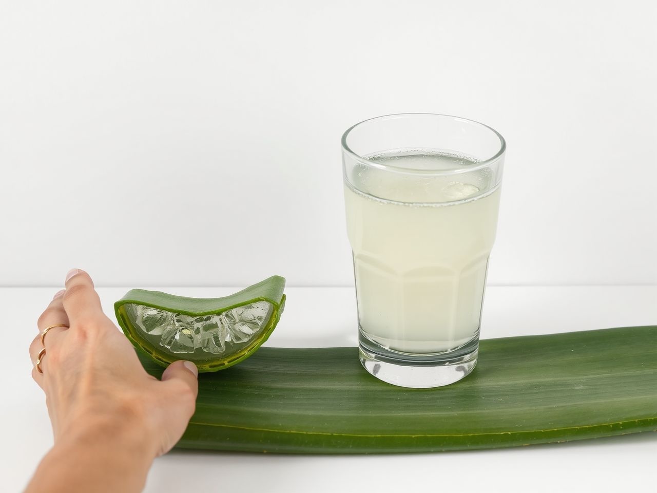 Az aloe vera gél belsőleg támogatja az emésztőrendszert és immunrendszert.