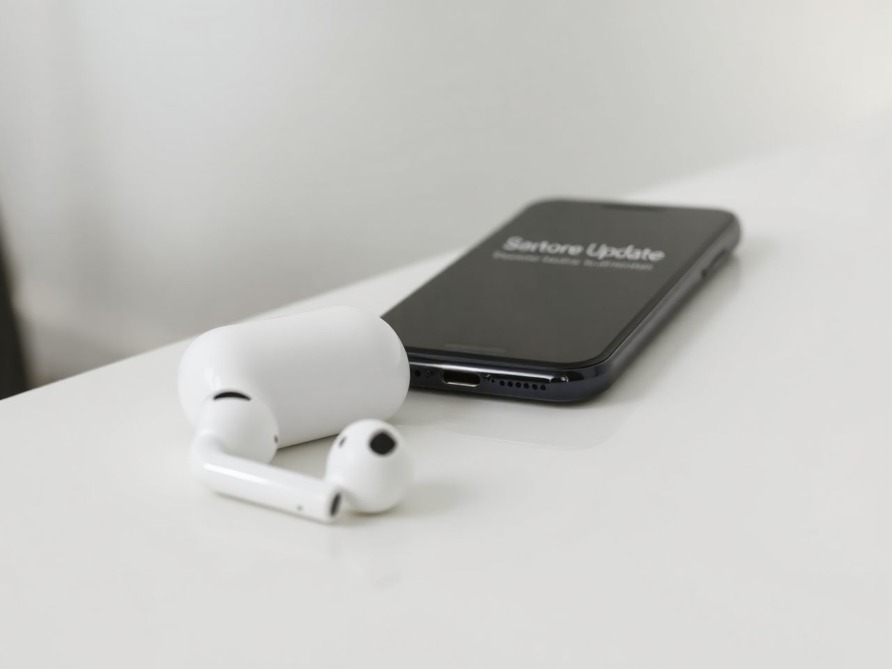 A firmware frissítés javítja az AirPods stabilitását és funkcióit.