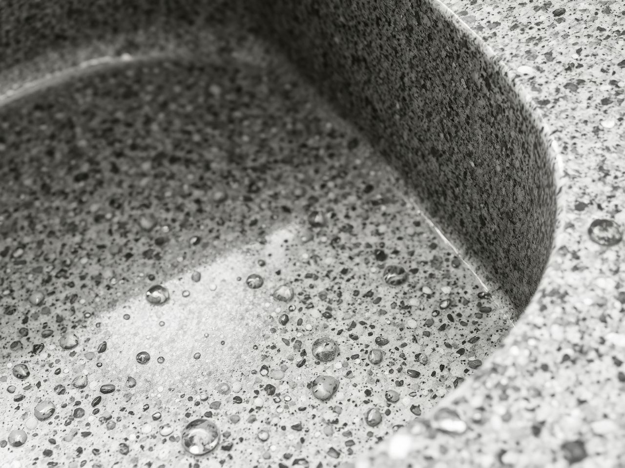 A gránit mosogatók textúrája baktériumok megtelepedését is segítheti.