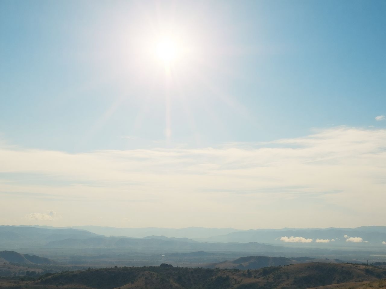 A napfény a földig több mint 8 perc alatt érkezik.