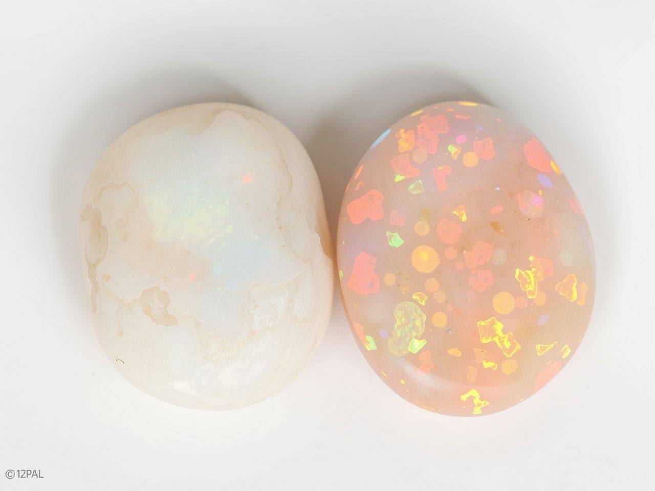 A tejopál áttetszősége finomabb, mint más opálfajtáké.